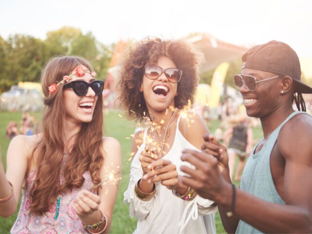 Carnaval na praia: os melhores destinos para aproveitar a folia